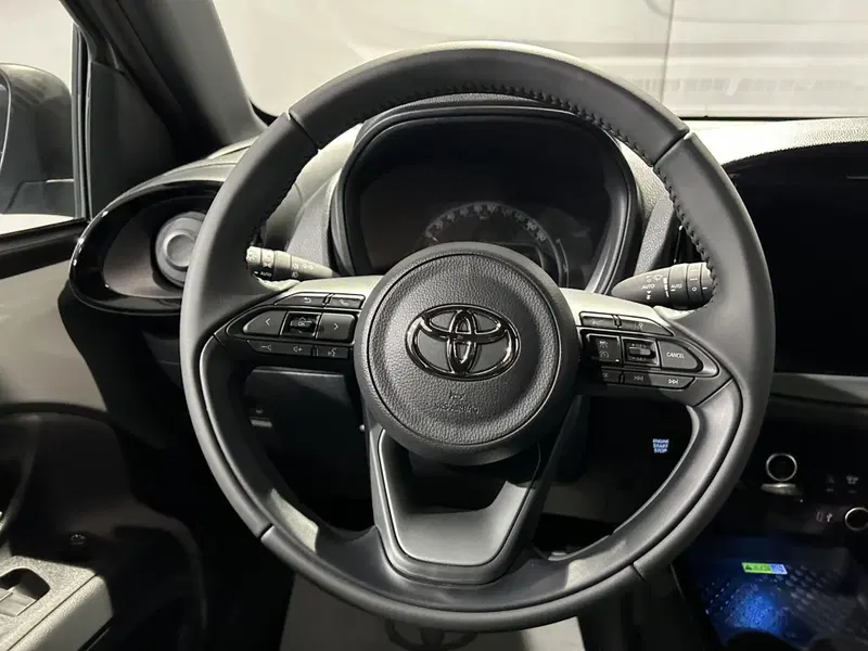 Toyota Aygo X usata a Milano (8)