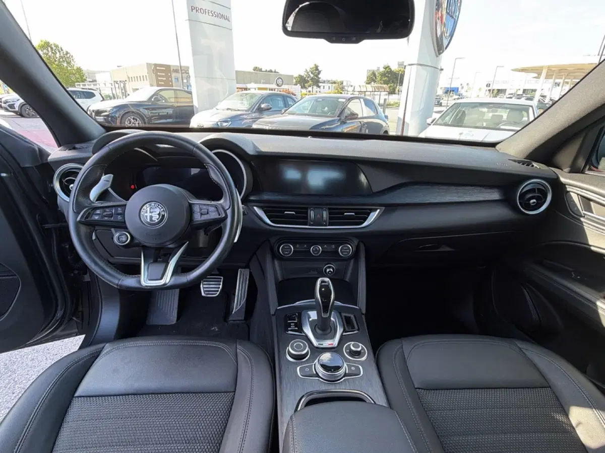Alfa Romeo Stelvio usata a Campobasso (18)