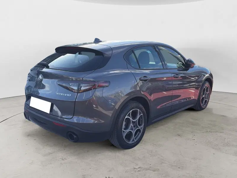 Alfa Romeo Stelvio usata a Campobasso (6)