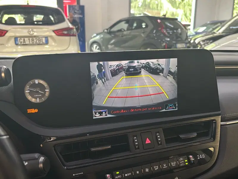 Lexus ES usata a Bologna (16)
