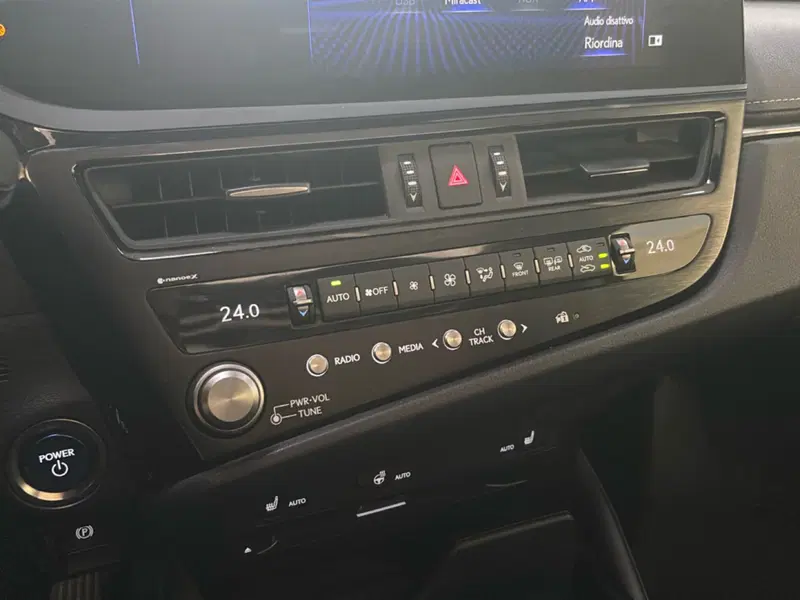 Lexus ES usata a Bologna (17)