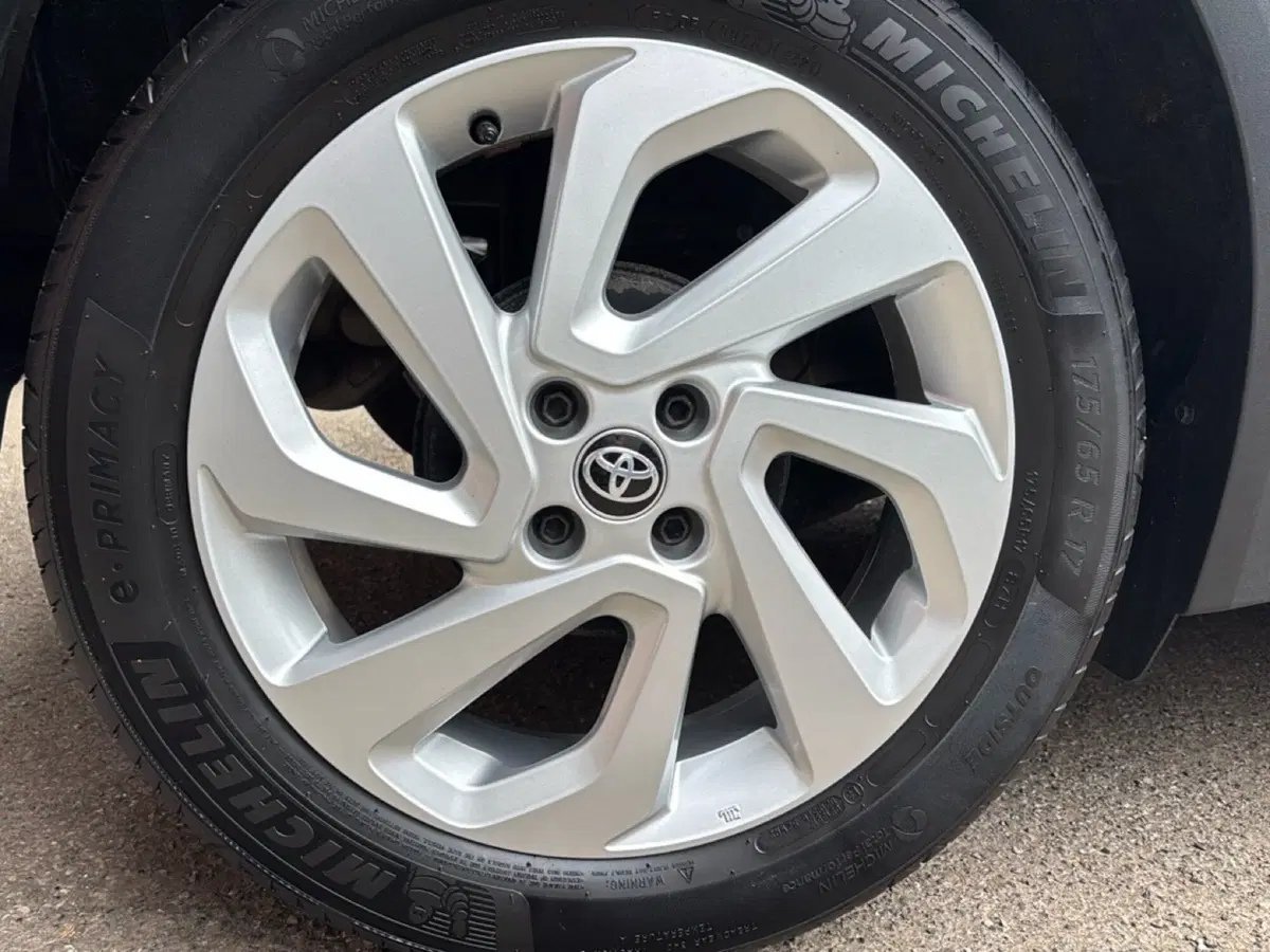 Toyota Aygo X usata a Bologna (7)