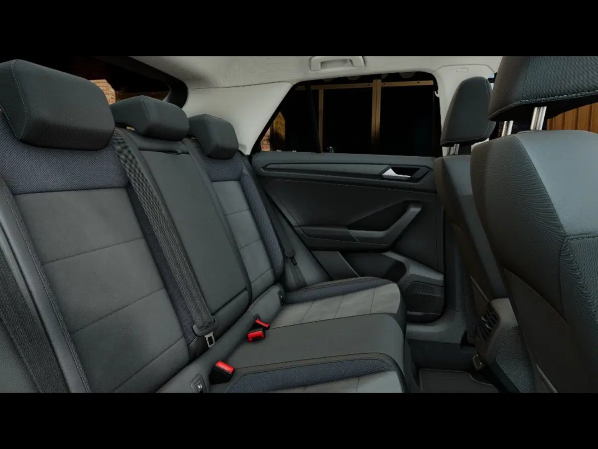Volkswagen T-Roc nuova a Livorno (8)