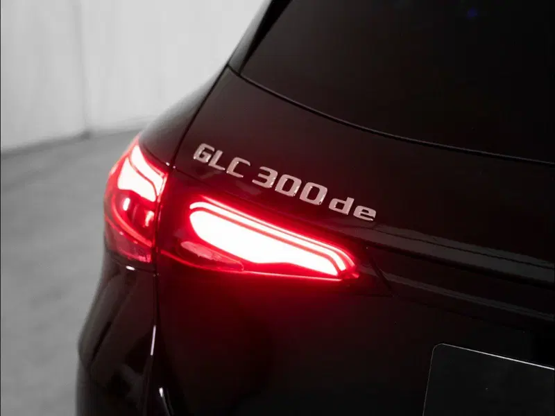 Mercedes-Benz GLC SUV nuova a Macerata (8)