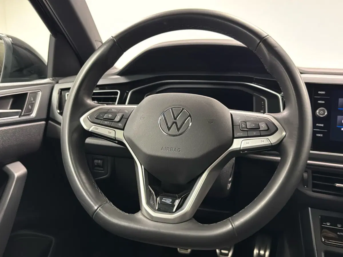 Volkswagen Taigo usata a Varese (12)
