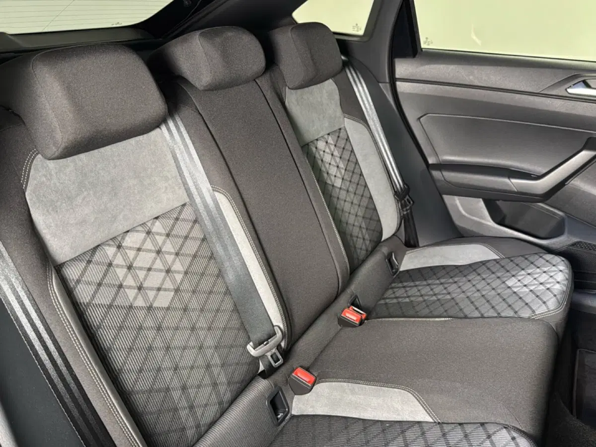 Volkswagen Taigo usata a Varese (17)