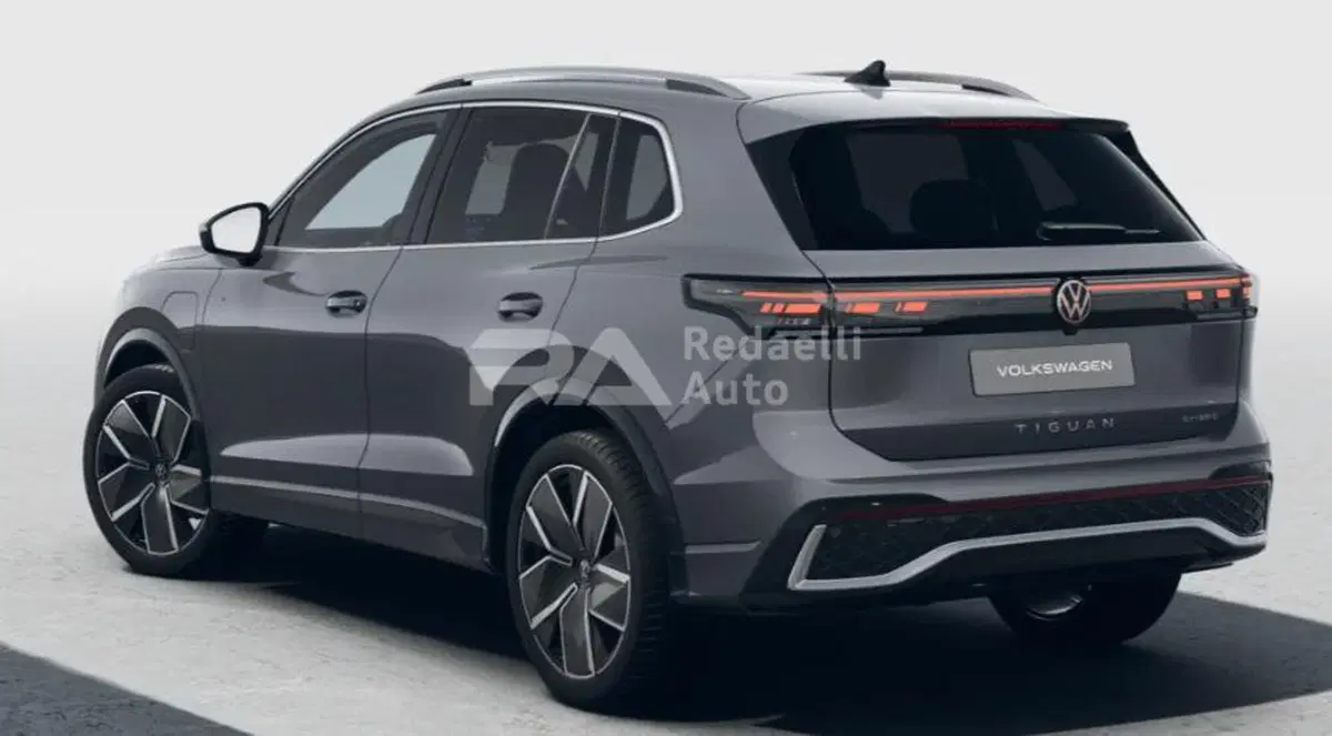 Volkswagen Tiguan nuova a Lecco (3)