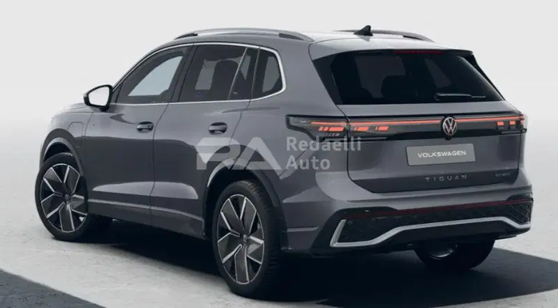 Volkswagen Tiguan nuova a Lecco (3)