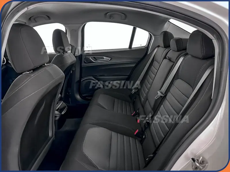 Alfa Romeo Giulia usata a Milano (11)