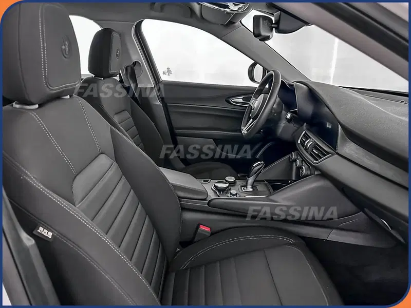 Alfa Romeo Giulia usata a Milano (14)