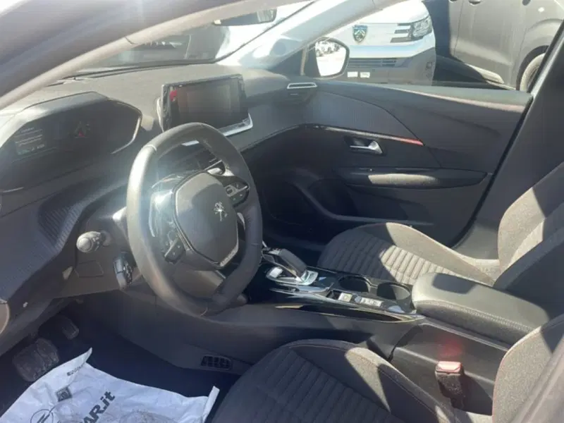 Peugeot 208 usata a Foggia (10)