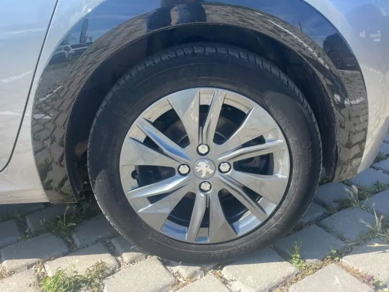 Peugeot 208 usata a Foggia (9)