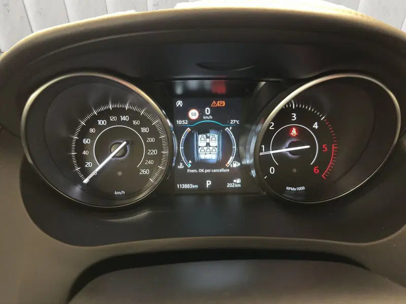 Jaguar E-Pace usata a Milano (10)