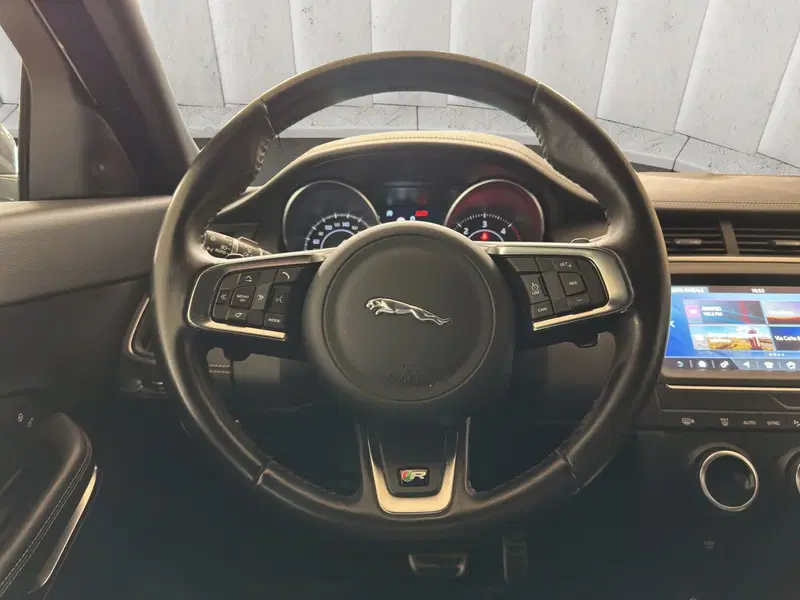 Jaguar E-Pace usata a Milano (11)