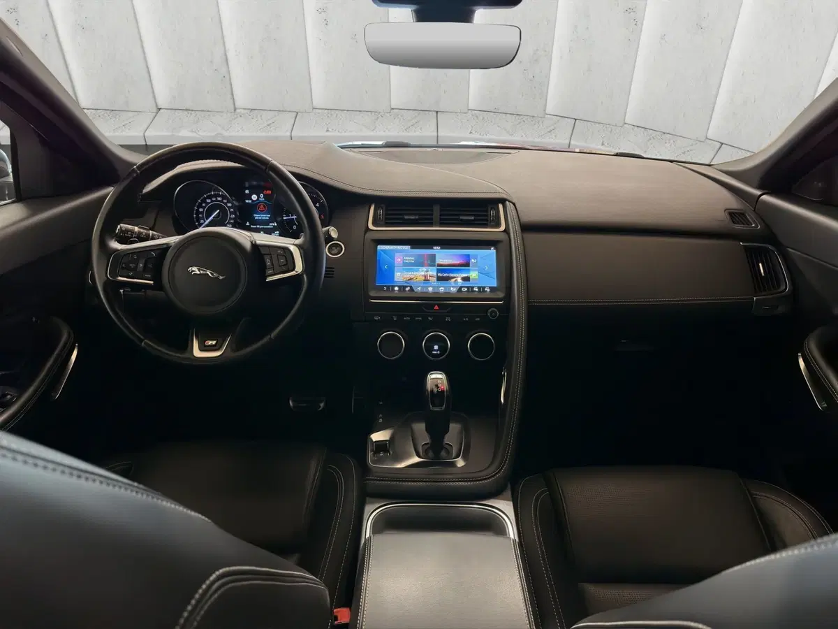 Jaguar E-Pace usata a Milano (4)
