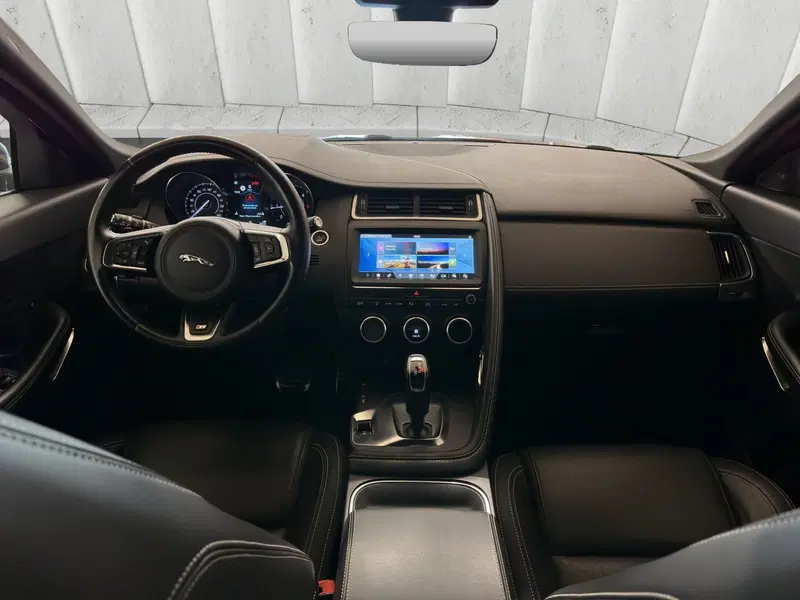 Jaguar E-Pace usata a Milano (4)