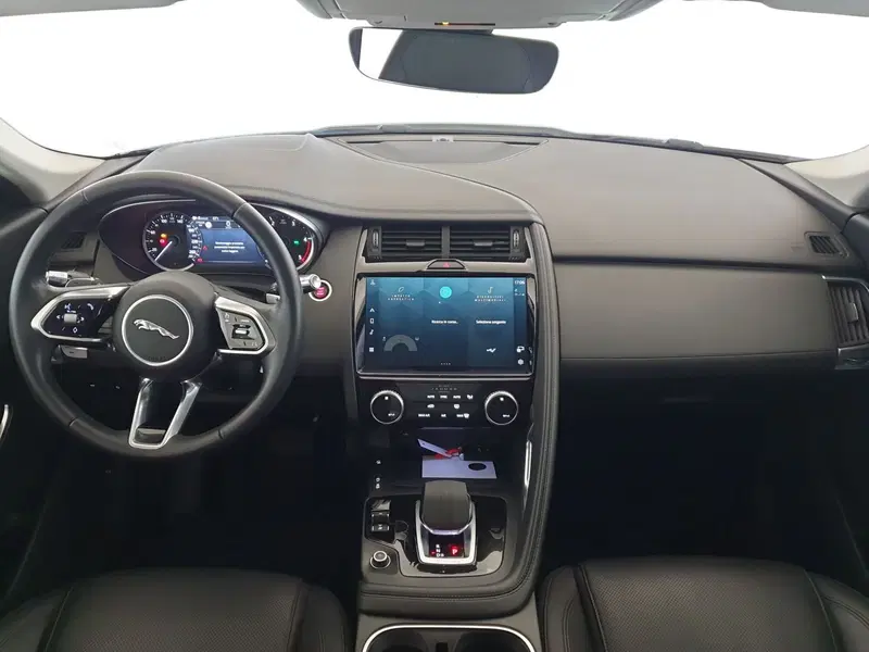 Jaguar E-Pace usata a Monza e Brianza (4)