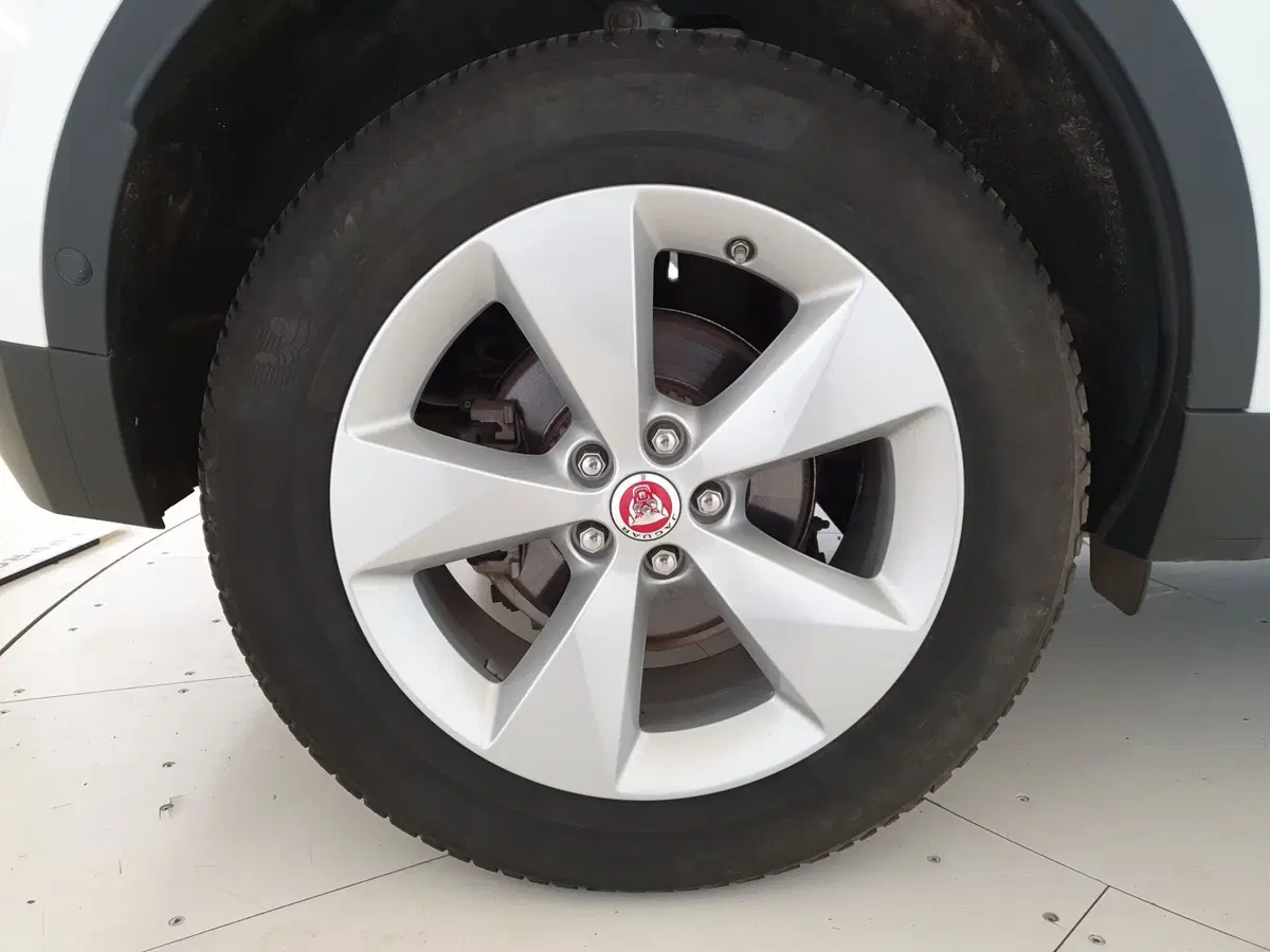Jaguar E-Pace usata a Monza e Brianza (9)
