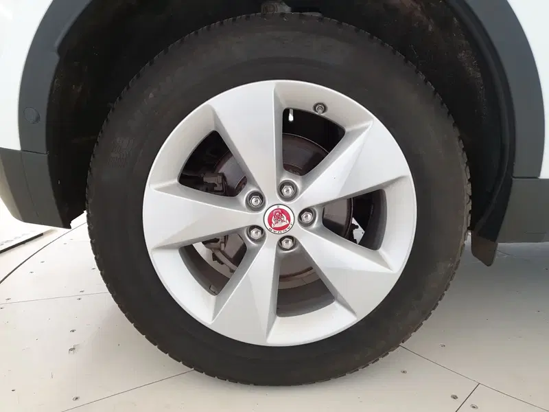 Jaguar E-Pace usata a Monza e Brianza (9)