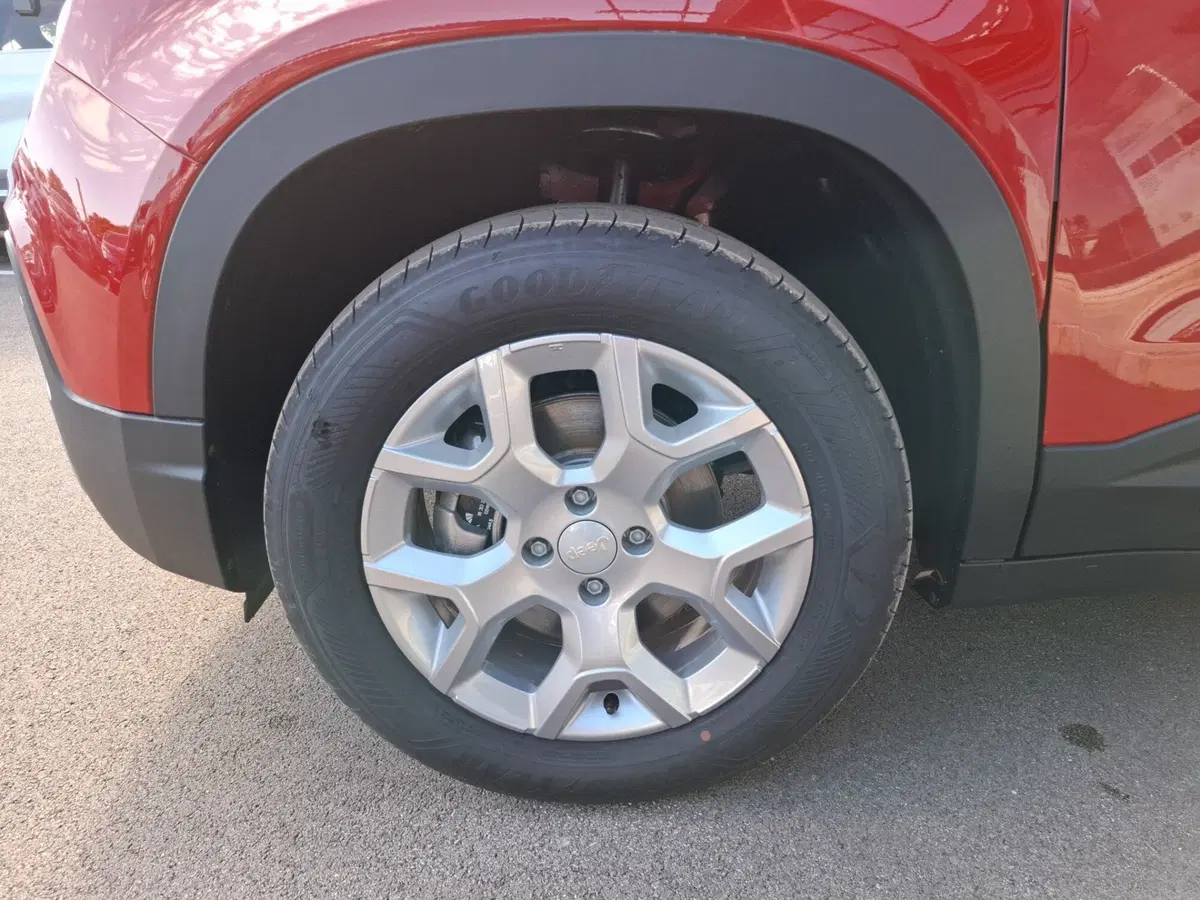 Jeep Avenger nuova a Latina (12)