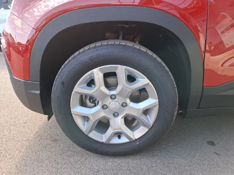 Jeep Avenger nuova a Latina (12)