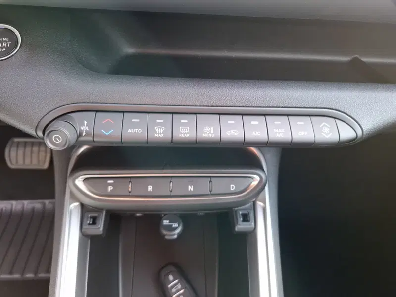 Jeep Avenger nuova a Latina (17)