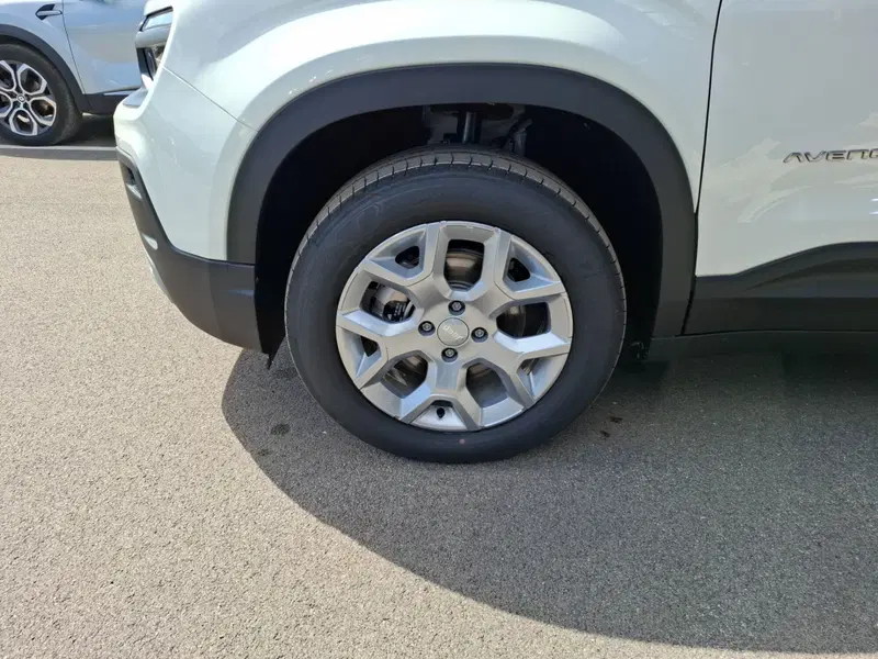 Jeep Avenger nuova a Latina (11)