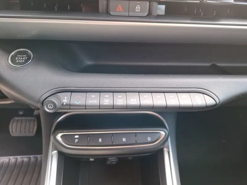 Jeep Avenger nuova a Latina (16)