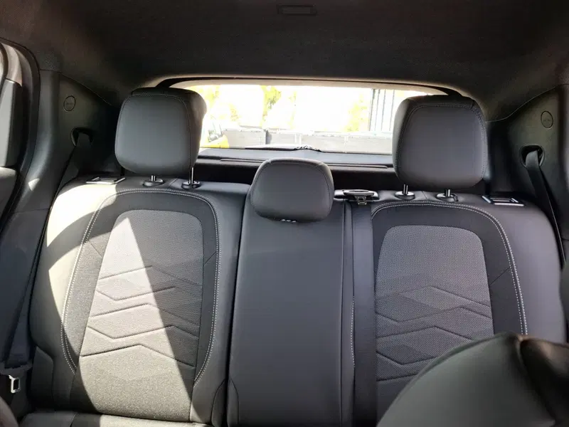 Jeep Avenger nuova a Latina (17)