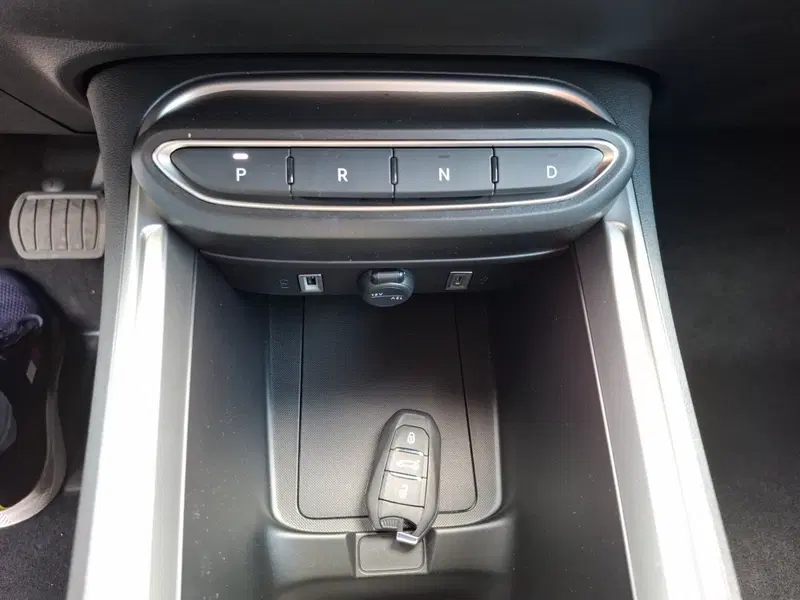 Jeep Avenger nuova a Latina (19)
