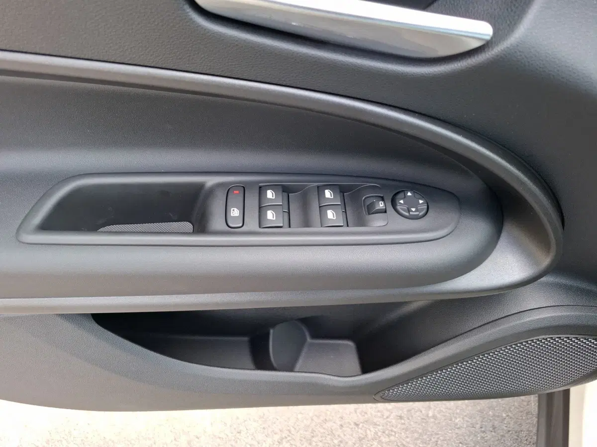 Jeep Avenger nuova a Latina (20)