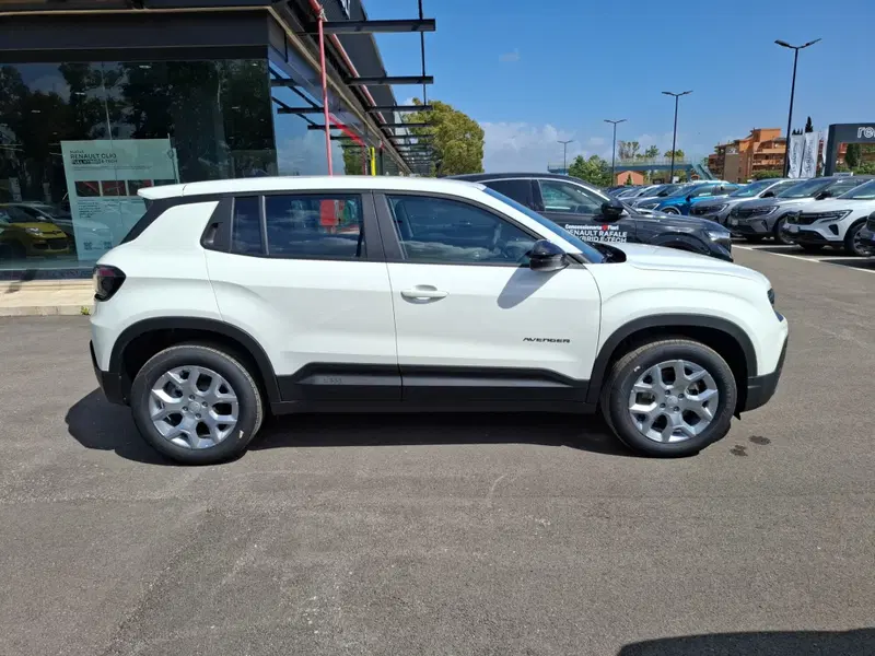 Jeep Avenger nuova a Latina (7)