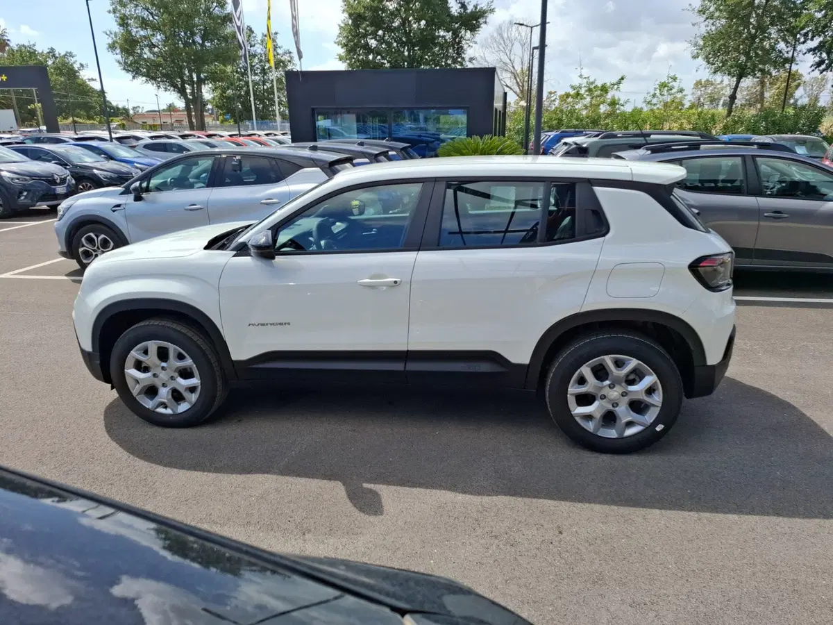 Jeep Avenger nuova a Latina (8)