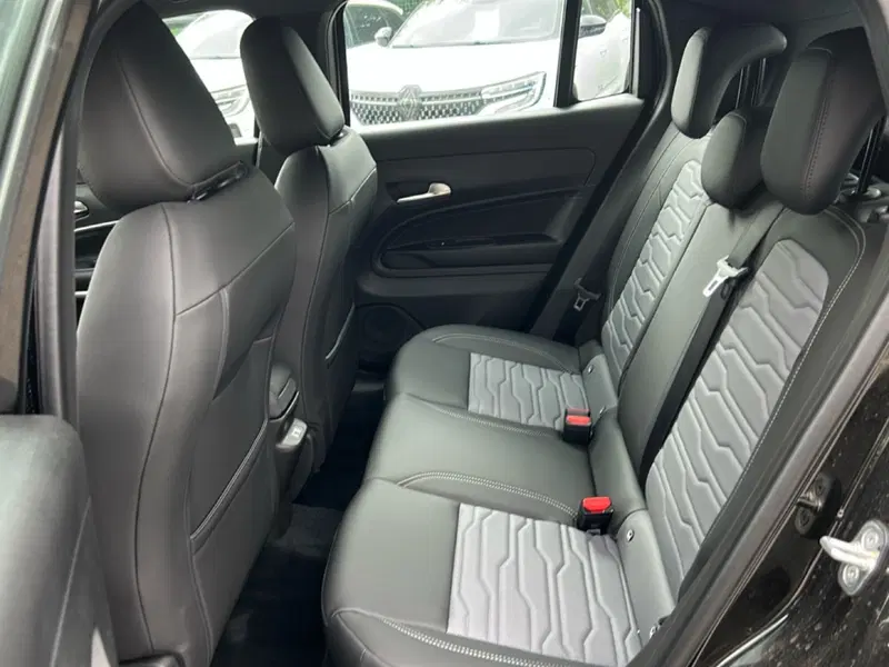 Jeep Avenger nuova a Roma (12)