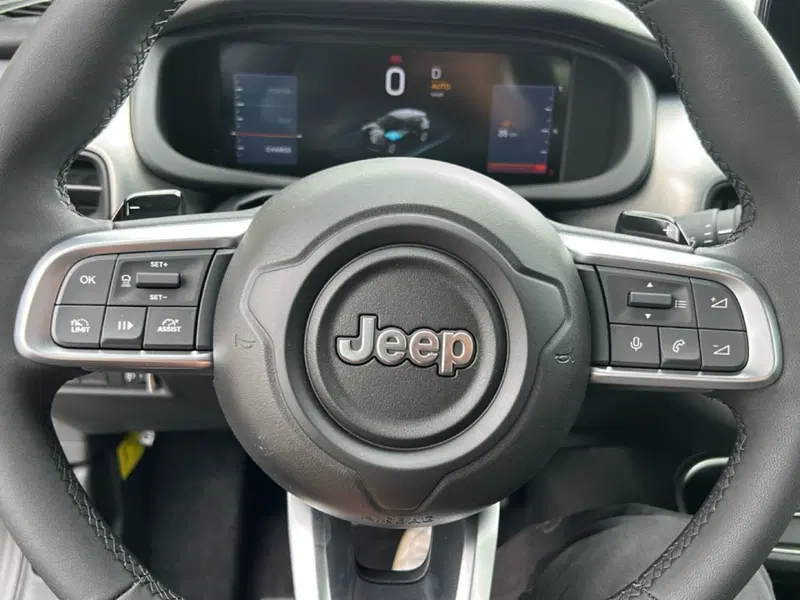 Jeep Avenger nuova a Roma (14)