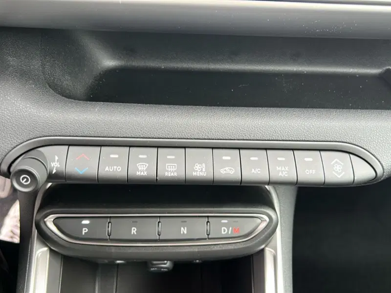 Jeep Avenger nuova a Roma (17)
