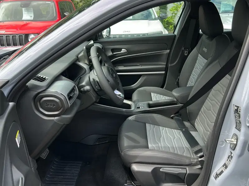 Jeep Avenger nuova a Roma (13)