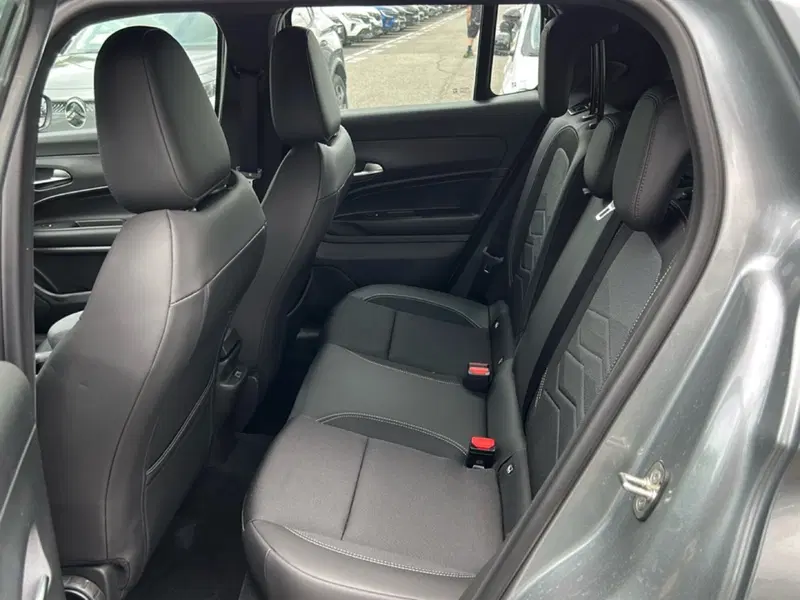 Jeep Avenger nuova a Roma (10)