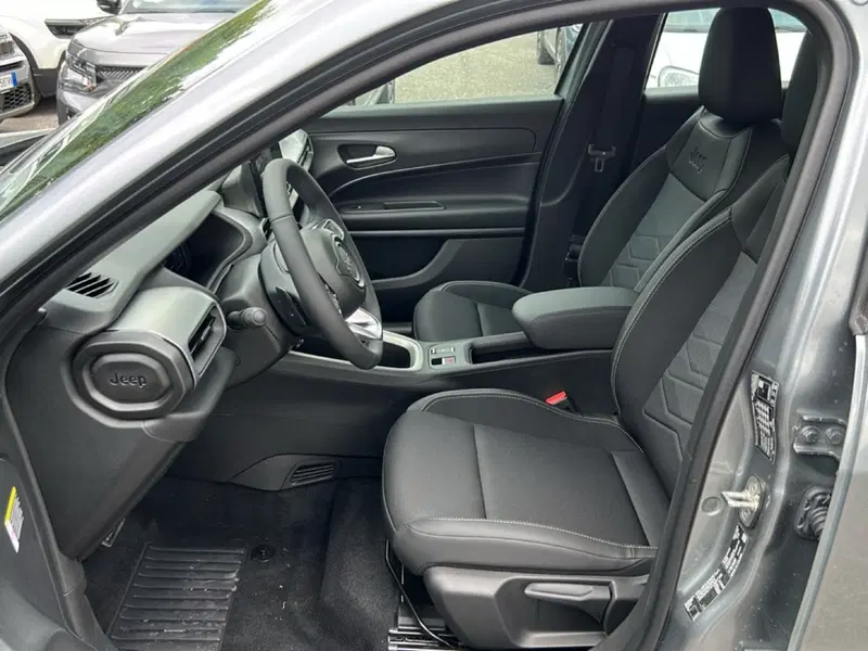 Jeep Avenger nuova a Roma (11)