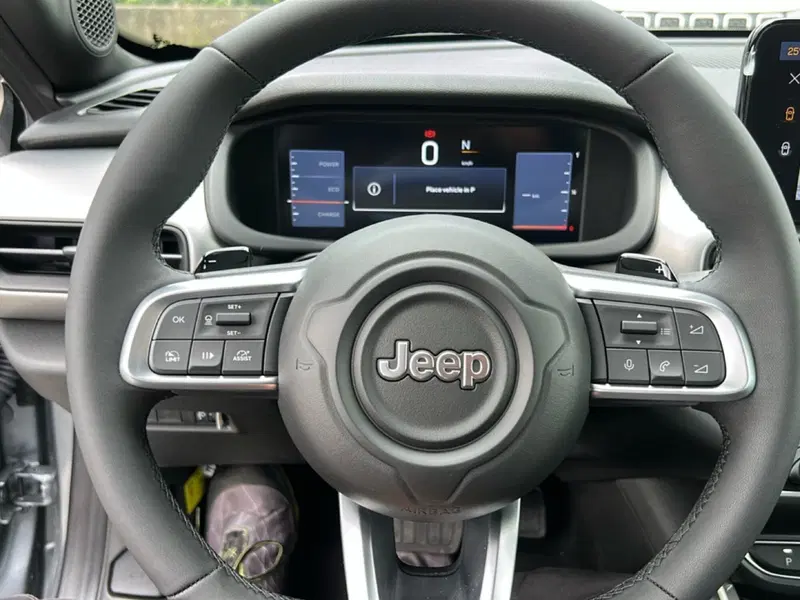 Jeep Avenger nuova a Roma (12)