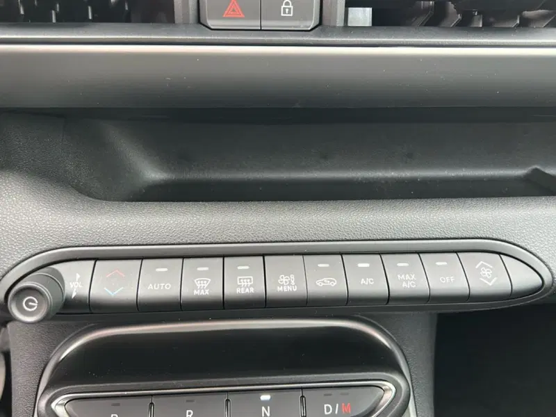 Jeep Avenger nuova a Roma (15)