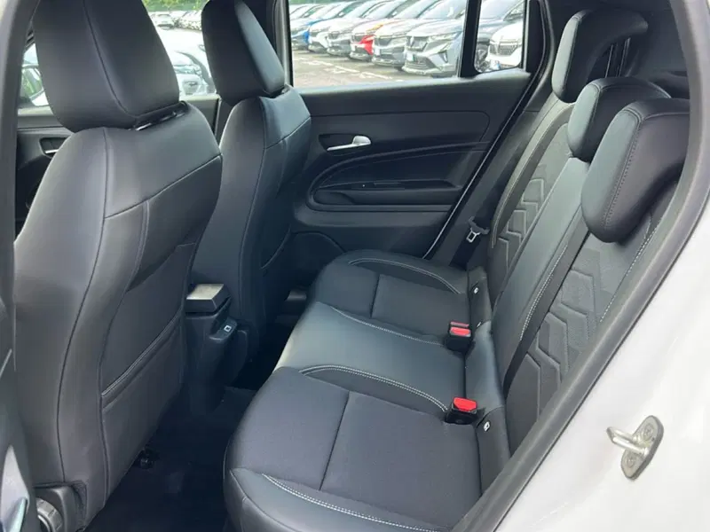 Jeep Avenger nuova a Roma (12)