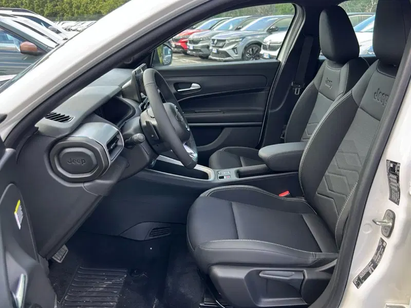 Jeep Avenger nuova a Roma (13)