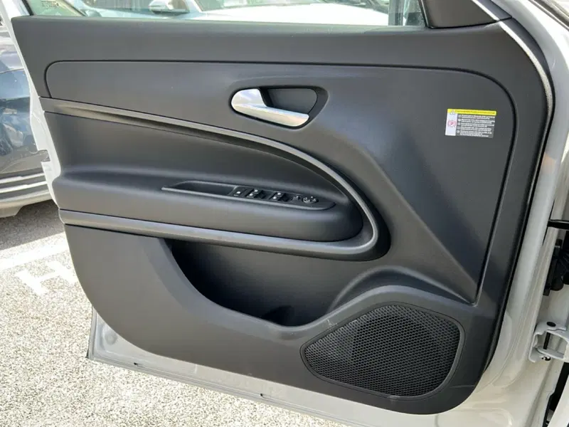 Jeep Avenger nuova a Roma (20)