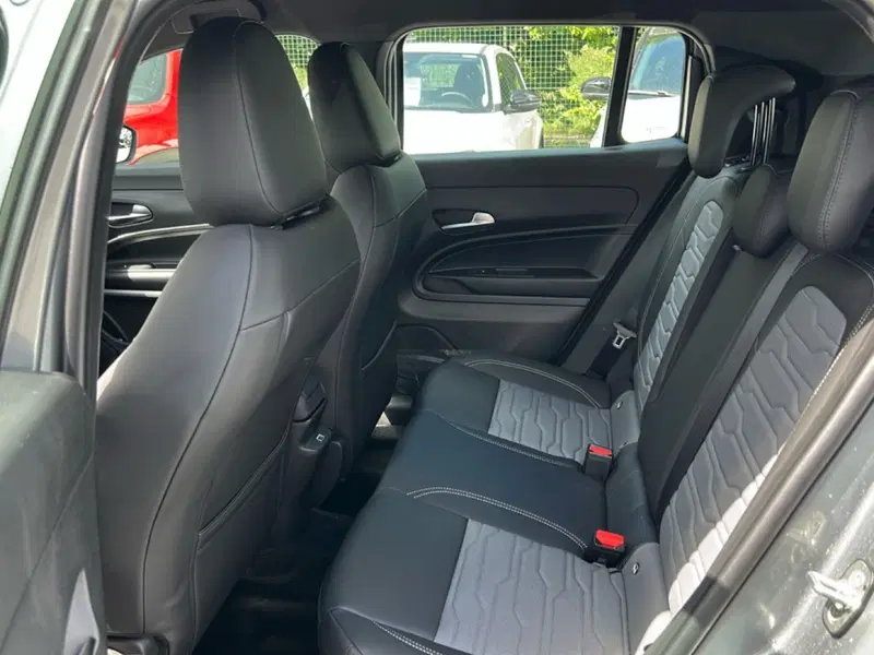 Jeep Avenger nuova a Roma (13)