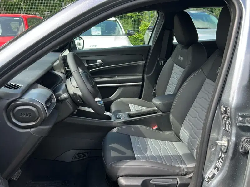Jeep Avenger nuova a Roma (14)