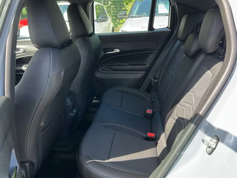 Jeep Avenger nuova a Roma (11)