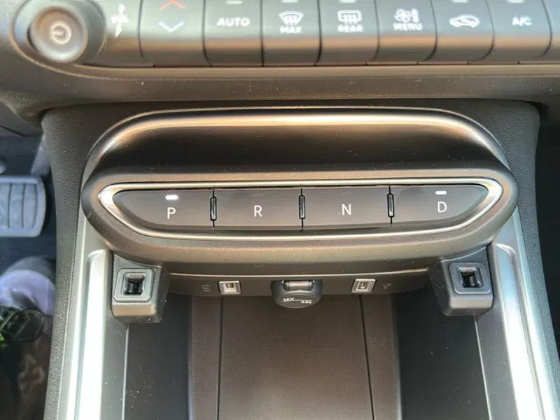 Jeep Avenger nuova a Roma (17)