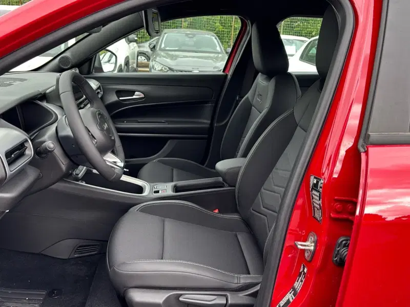 Jeep Avenger nuova a Roma (14)