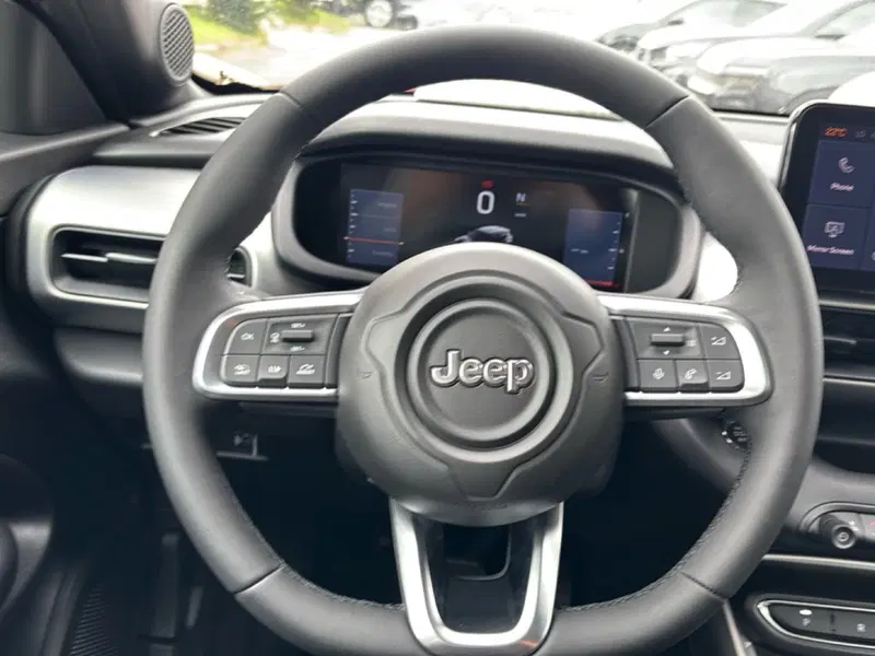 Jeep Avenger nuova a Roma (17)